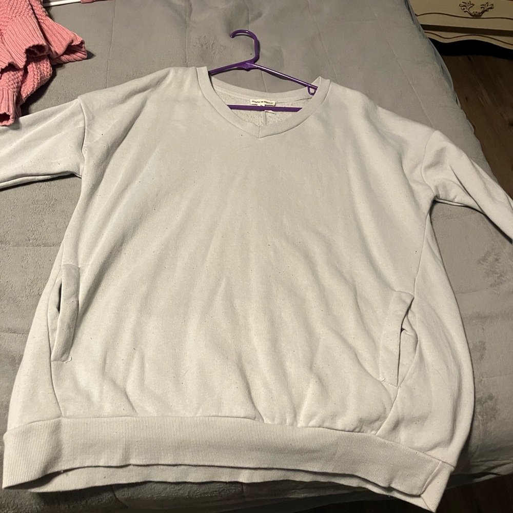 Cozy V-Neck Sweater in Light Gray